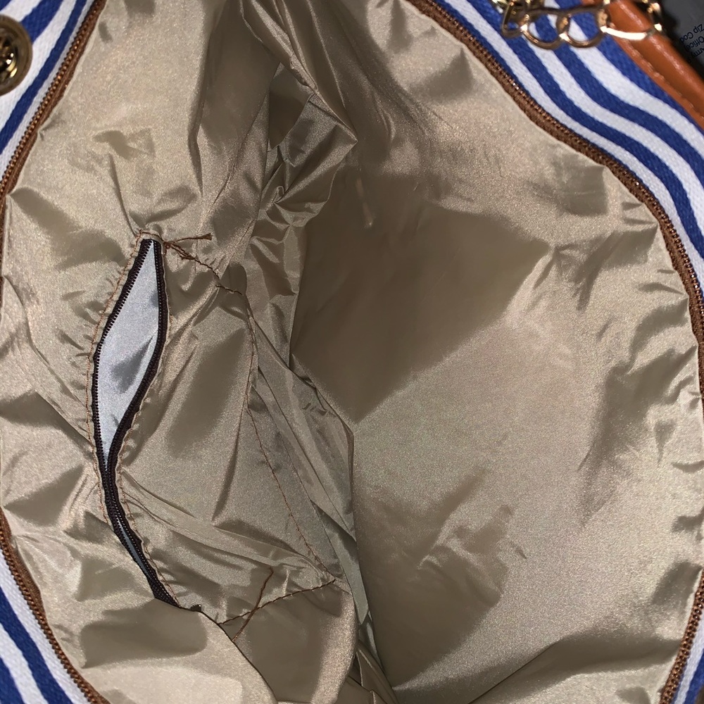 Handbag..  Tote - Picture 9 of 12